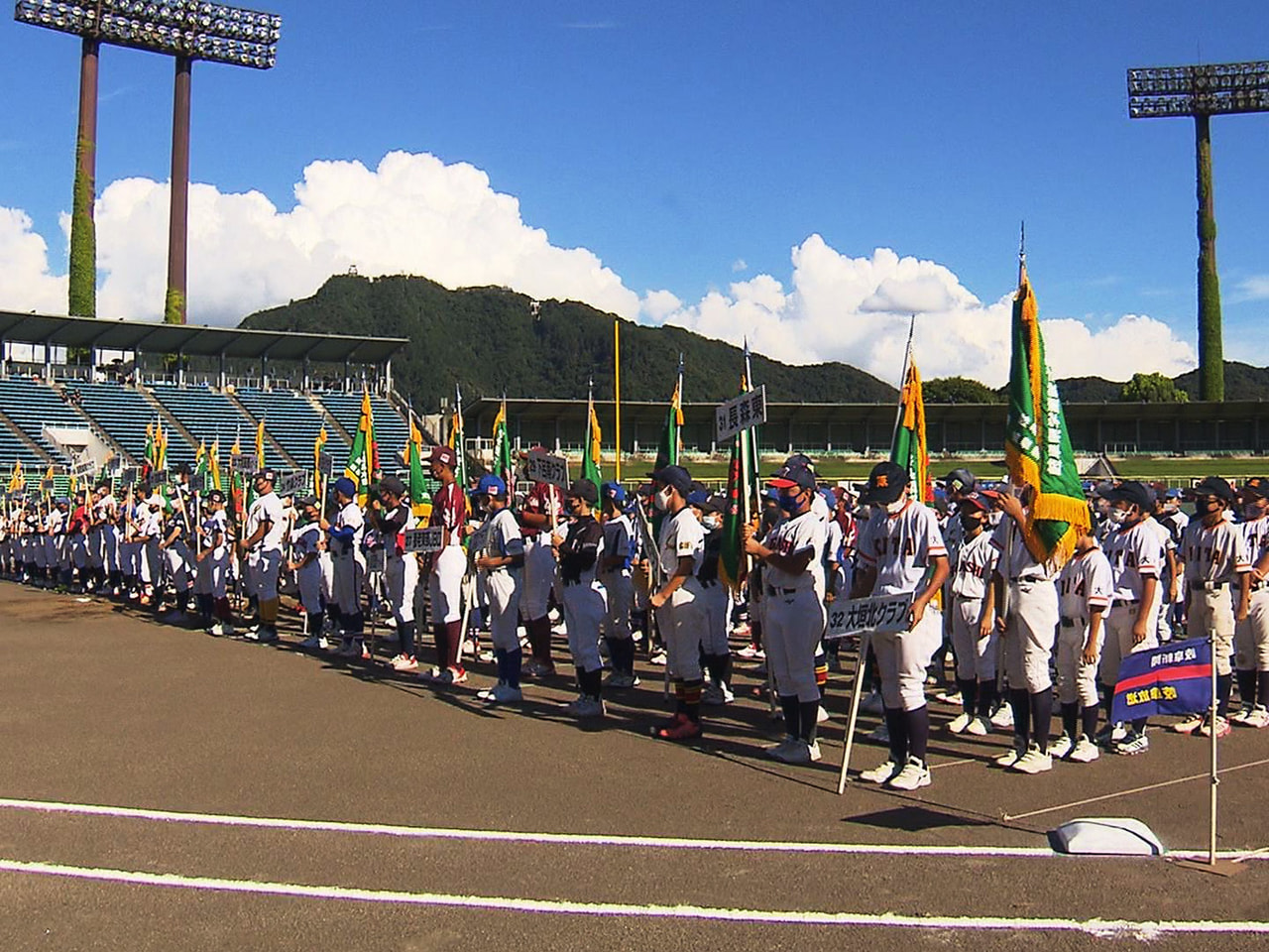 岐阜県内の学童軟式野球の頂点を決める大会の開会式が11日、長良川球場で行われまし...