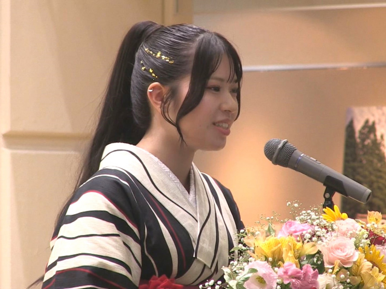 大野郡白川村で１４日、「二十歳を祝う会」が行われ、お盆休みで帰省した１２人の門出...