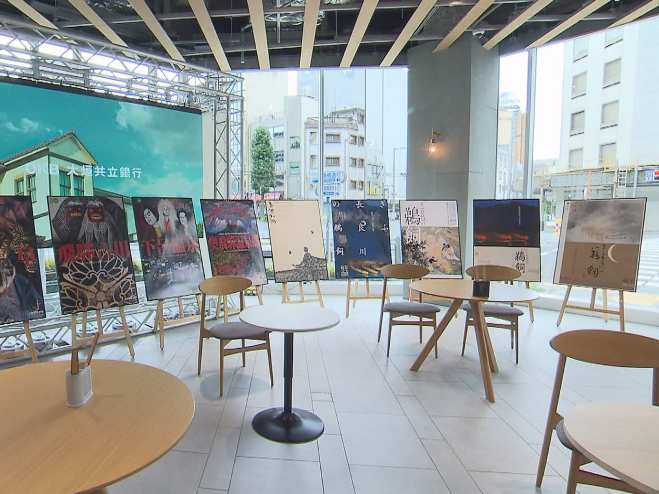 岐阜市を拠点に国際的に活躍するグラフィックデザイナー田邊雅一さんのポスター展が、...