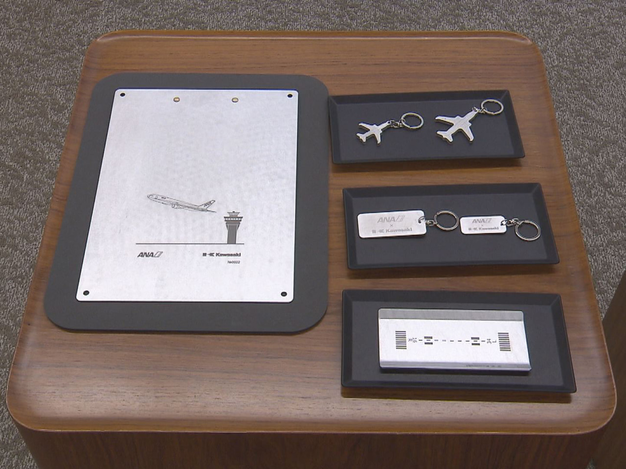 各務原市は、ＡＮＡグループと川崎重工業が航空機の廃材などで作ったアップサイクル製...