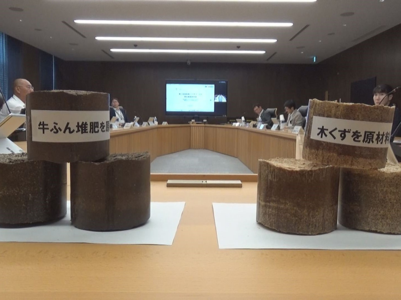 岐阜県は28日、牛ふん堆肥や木くずを原料にした石炭代替燃料「バイオコークス」の普...