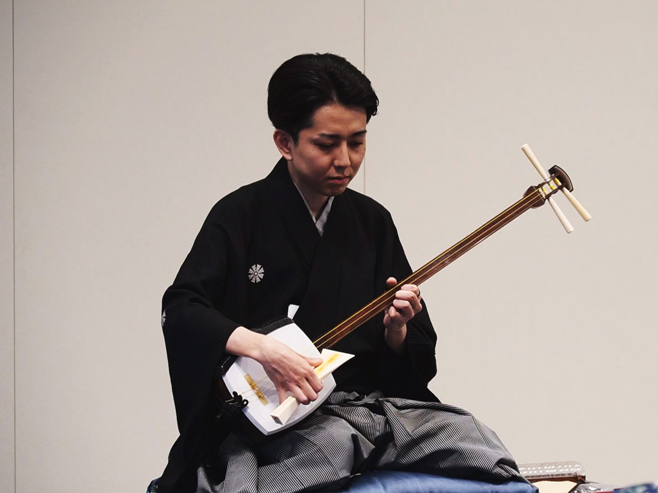 長唄三味線の3代目 杵屋栄之丞(きねや・えいのじょう)さんの演奏会が、岐阜新聞社...