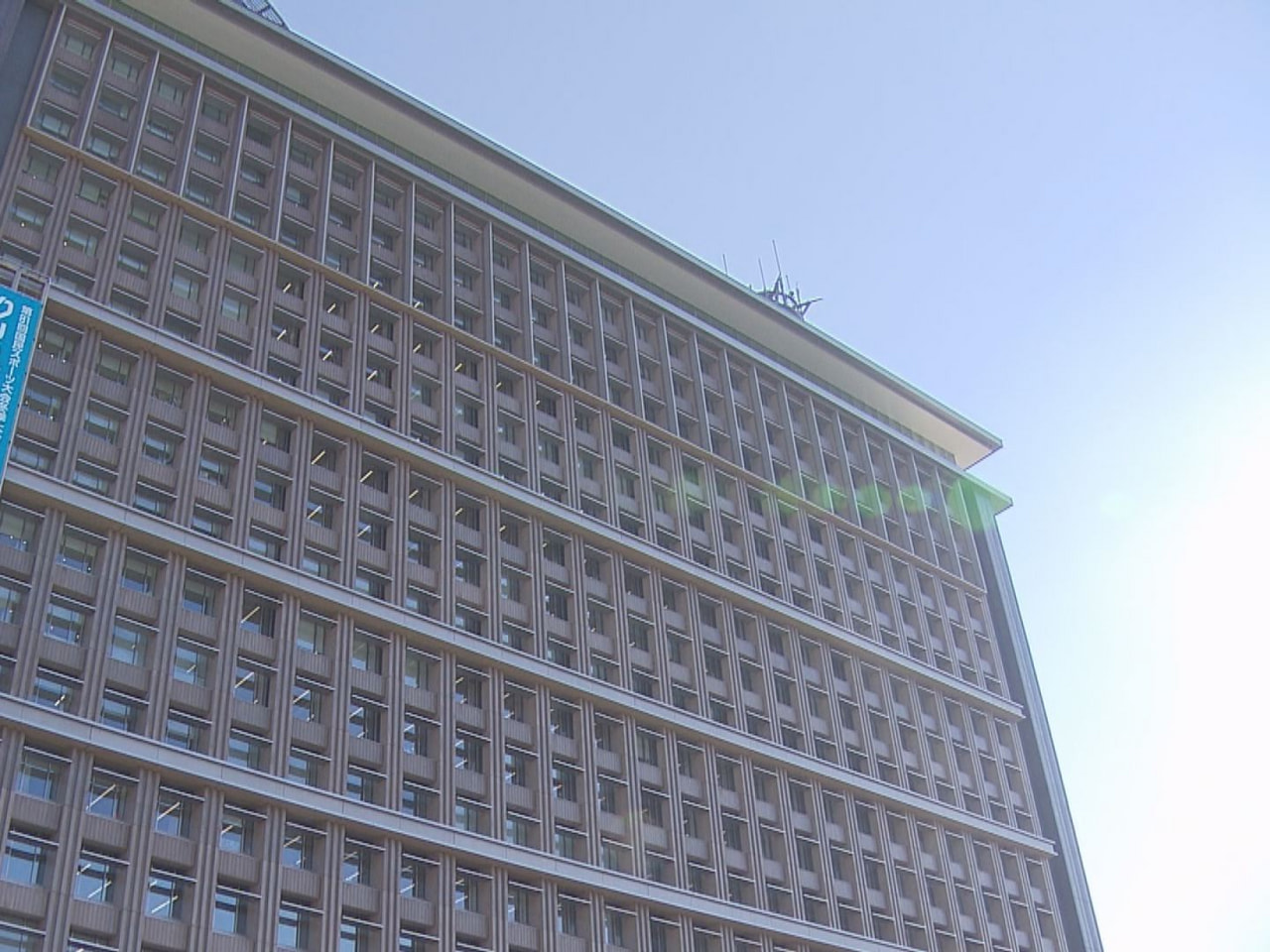 ３年前に岐阜県の男性職員が自殺したのは、時間外の勤務や休職中の対応で上司らが安全...