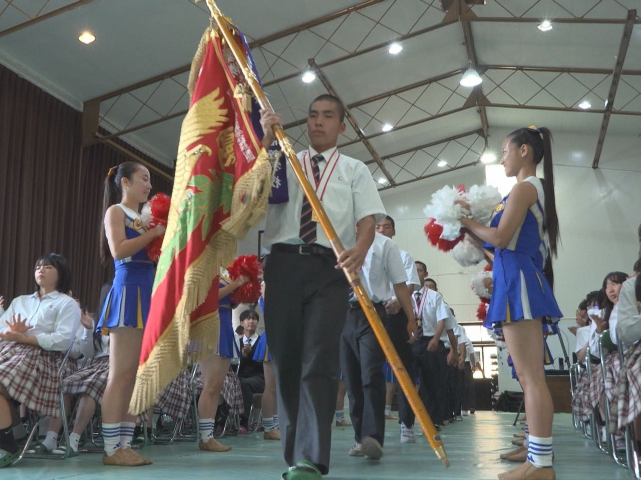 第７１回全国高校軟式野球選手権大会で優勝し、大会史上初の５連覇を果たした中京高校...