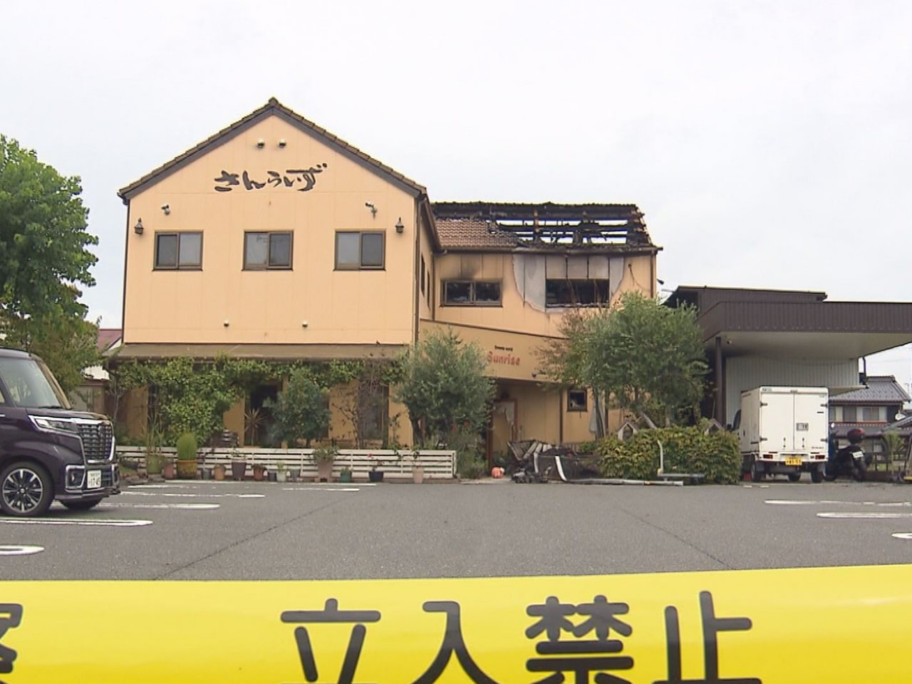 本巣市のケーキ店で男女５人が死傷した火事で、警察は店舗の駐車場の車内で亡くなって...