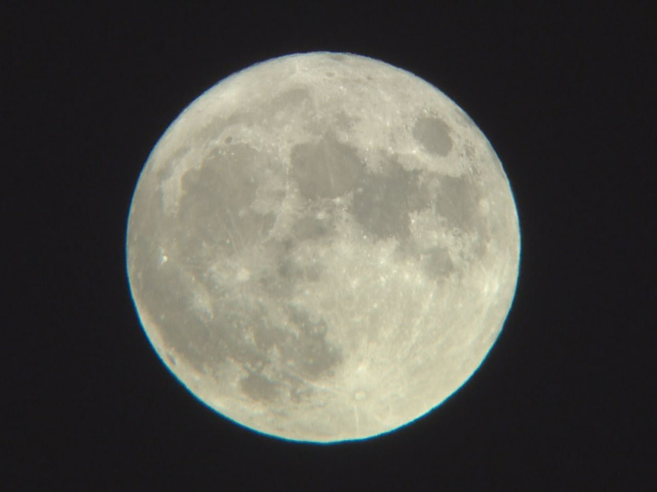 10日は旧暦の8月15日。ことしは十五夜、中秋の名月と満月が重なる年で県内では平...