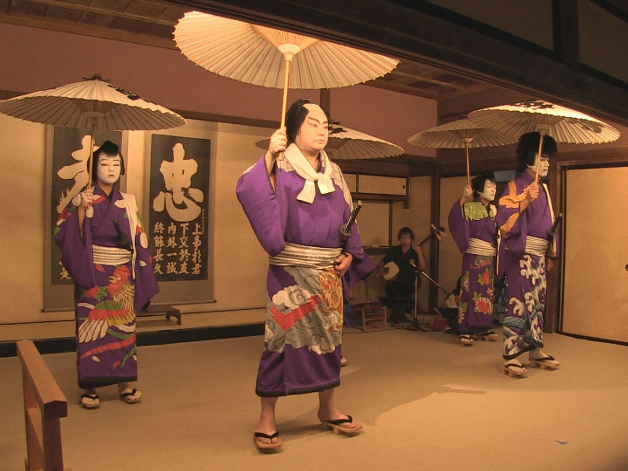 日本で唯一現存する江戸時代の代官所「高山陣屋」で地歌舞伎公演が行われ、国内から訪...