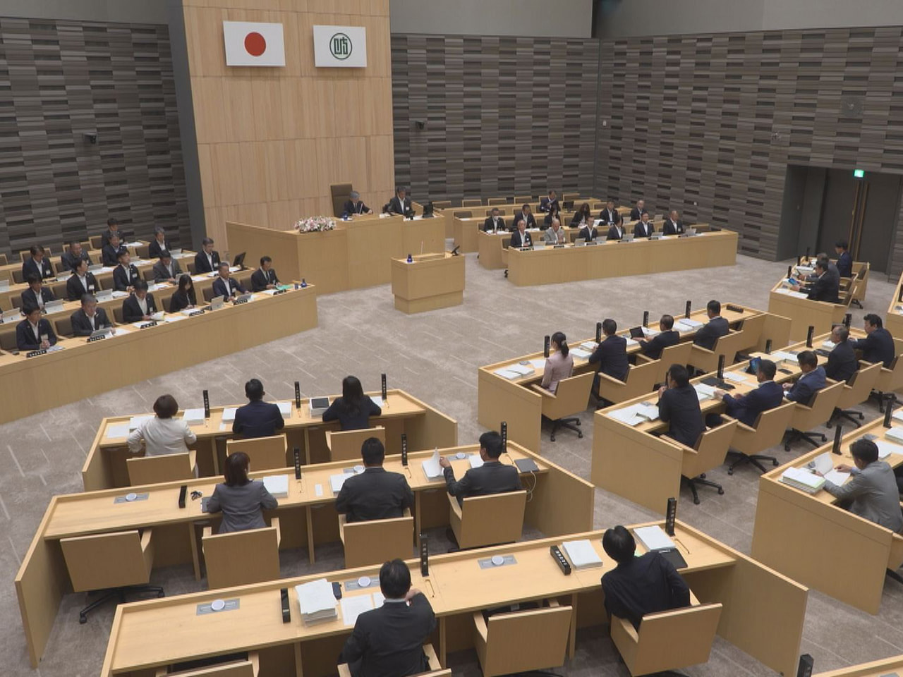 岐阜県議会の定例会が１８日開会し、災害復旧事業やＬＲＴ（次世代型路面電車）構想の...