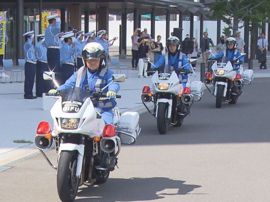 秋の全国交通安全運動が２１日から始まります。それに先立ち、県庁で１８日、出発式が...