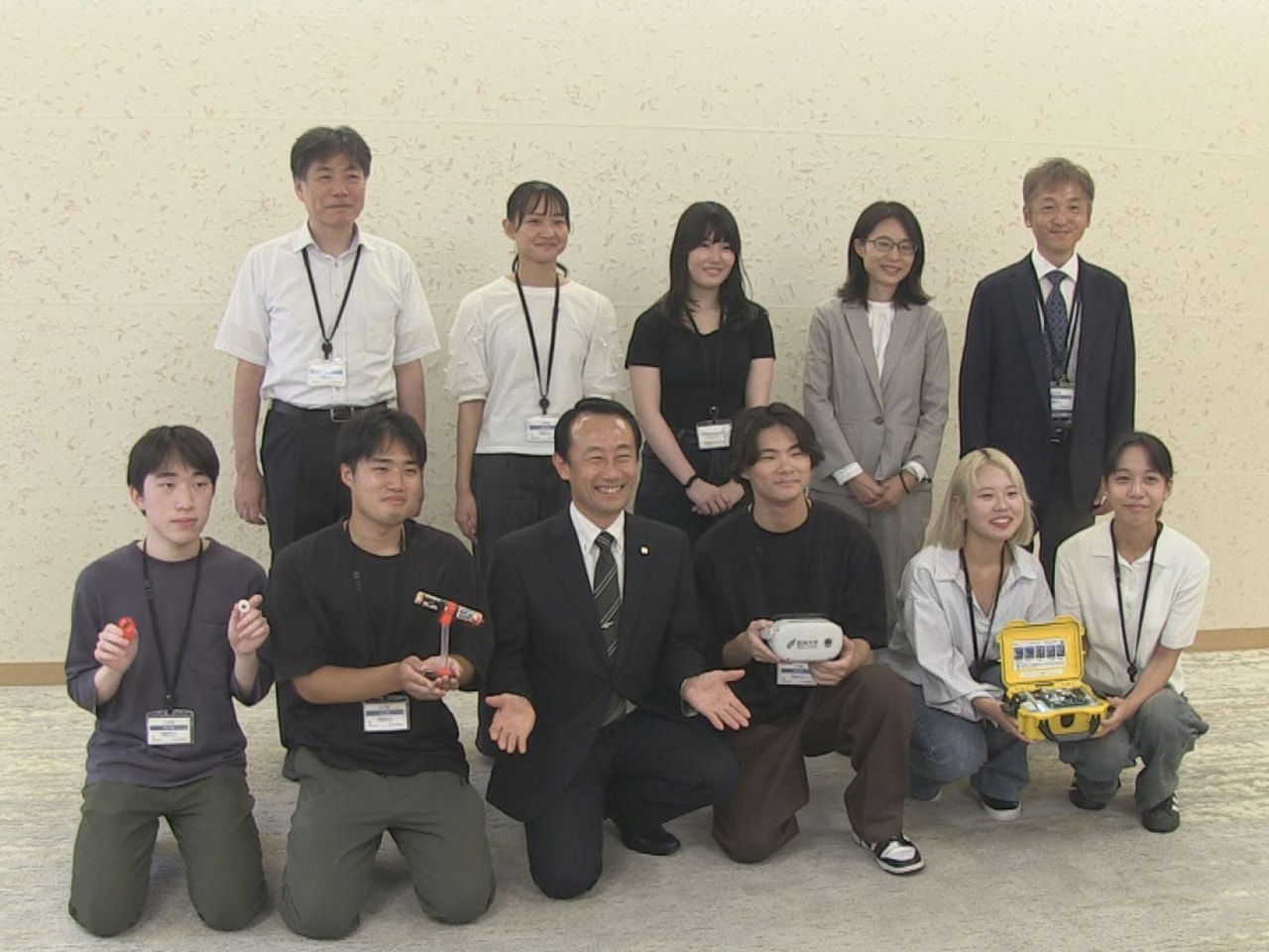 大阪・関西万博で科学の楽しさ発信 岐阜高専の学生らが江崎知事と面談