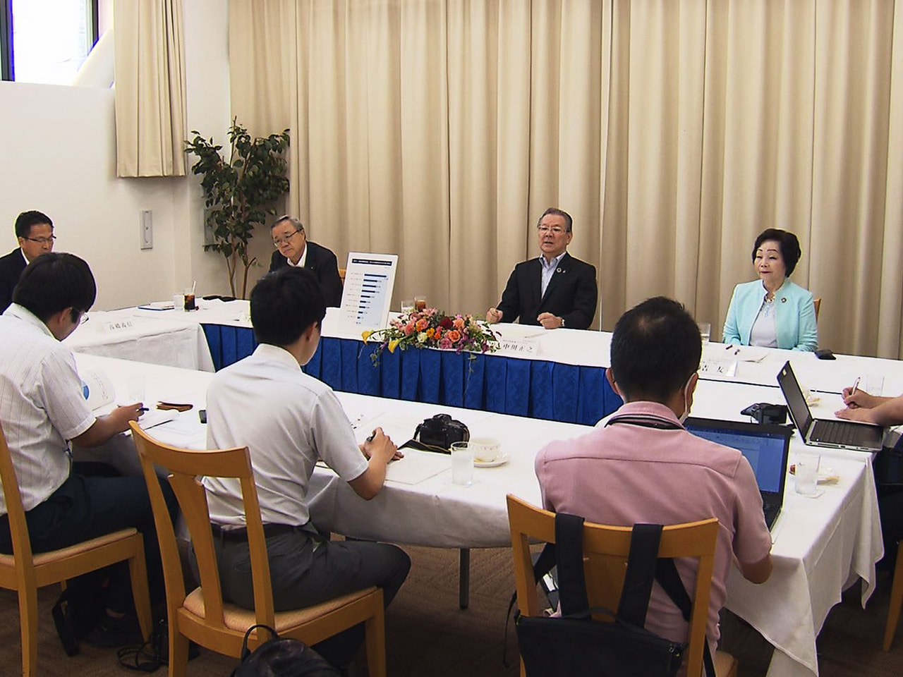県経済同友会は19日、政府が6月に掲げた「三位一体の労働市場改革」に関して会員向...