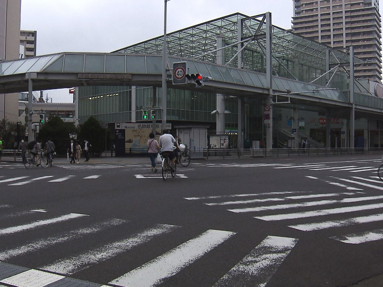 大型の台風14号は中国地方を東よりに進んでいて、19日夜遅くから 20日未明にか...