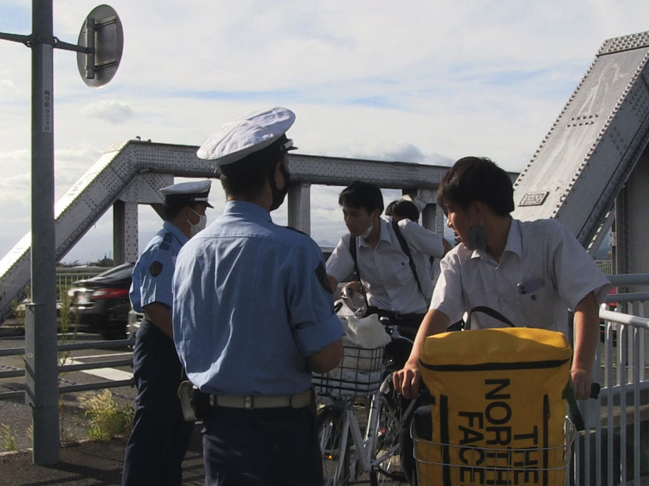 21日から始まる「秋の全国交通安全運動」を前に、20日全国一斉に自転車の取り締ま...