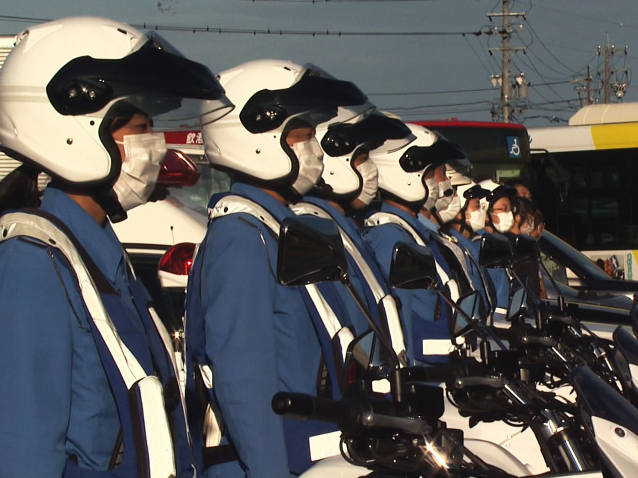 秋の全国交通安全運動は21日から始まりました。県内では交通死亡事故が前の年より増...