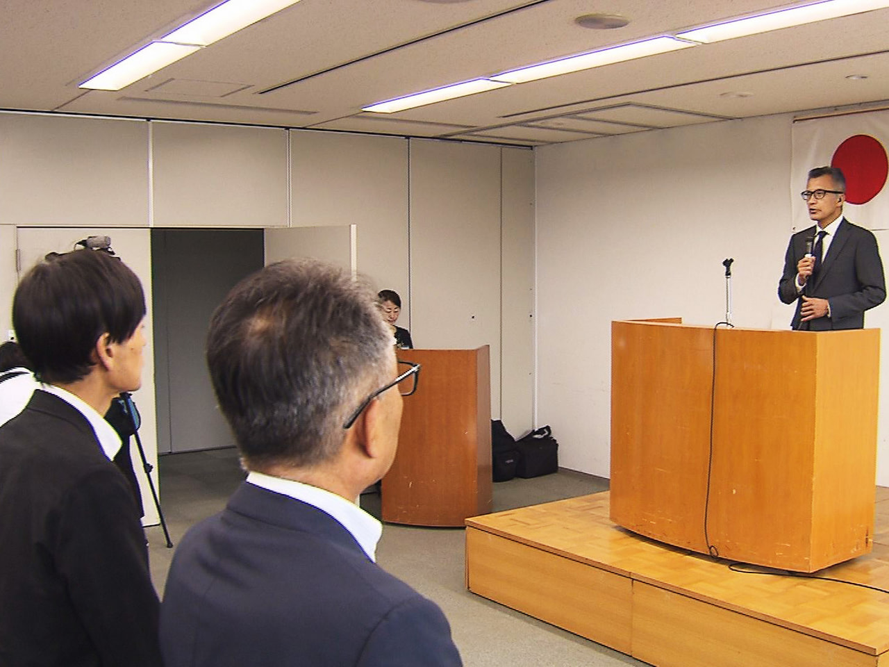 9月10日の関市長選挙で当選した山下清司さんが22日に初登庁し、人口減少などの課...