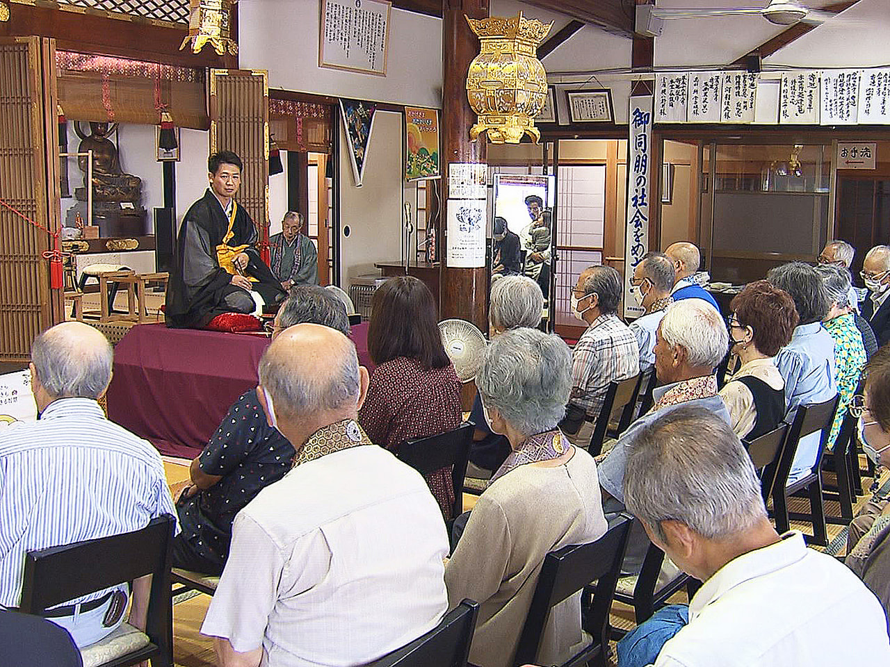 仏教の難しい教義を分かりやすく説く「節談説教」が1日、岐阜県揖斐川町の善立寺で開...