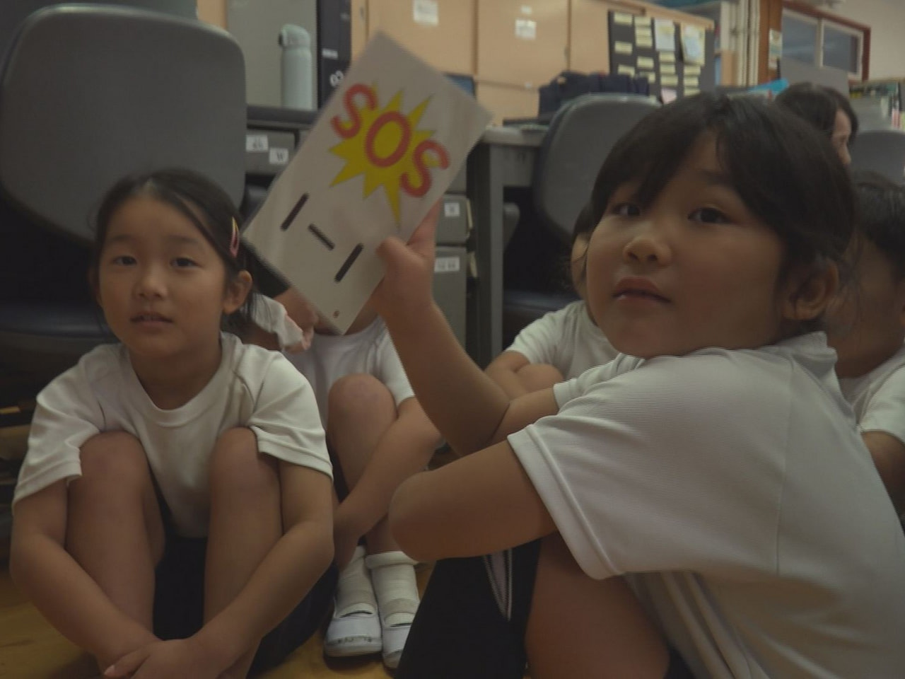 子どもたちの授業中の安全を守ろうと、土岐市の小学校で不審者の侵入を想定した訓練が...