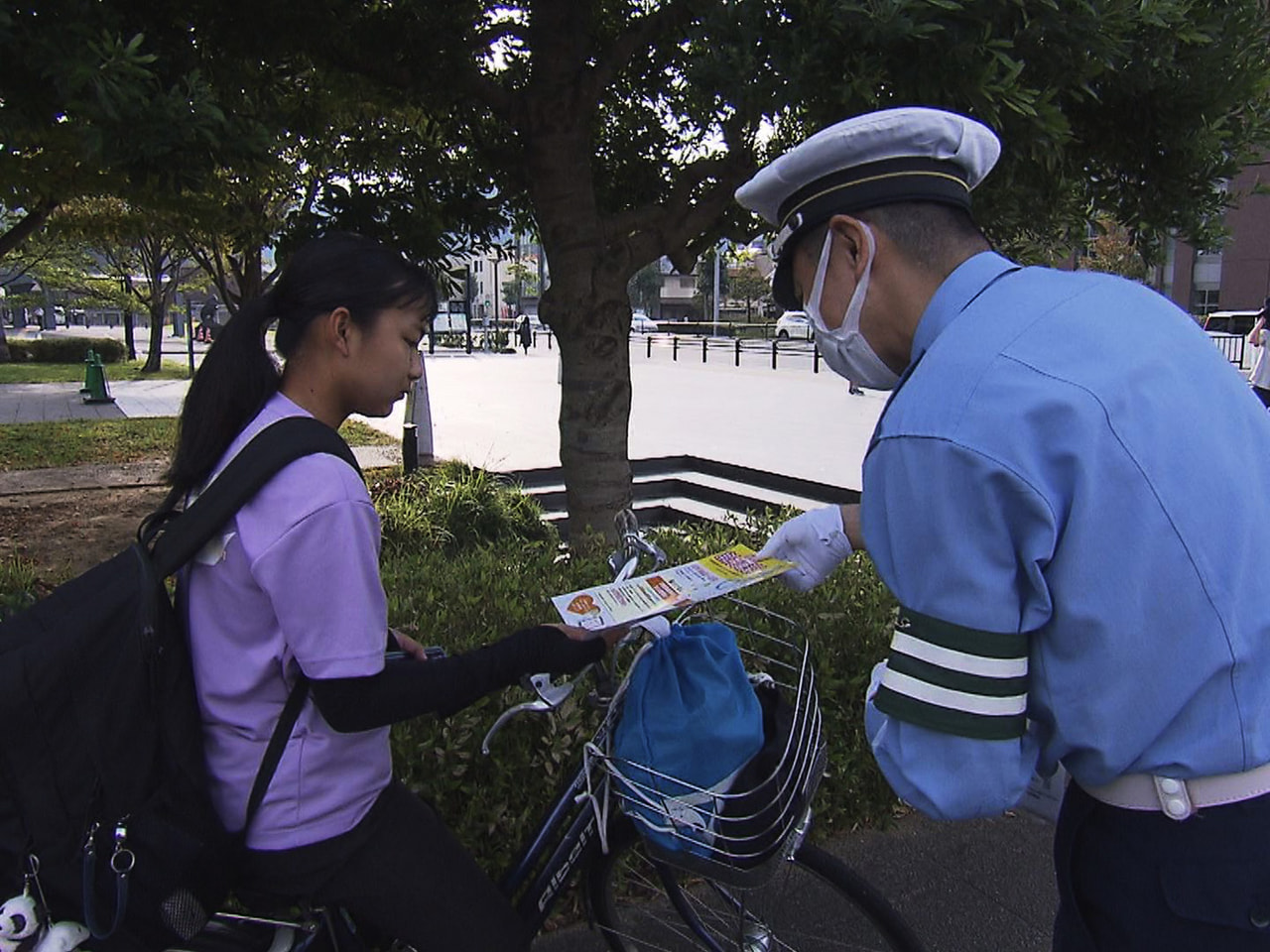 10月1日にヘルメットの着用を努力義務とする県自転車条例が全面施行されたことを受...