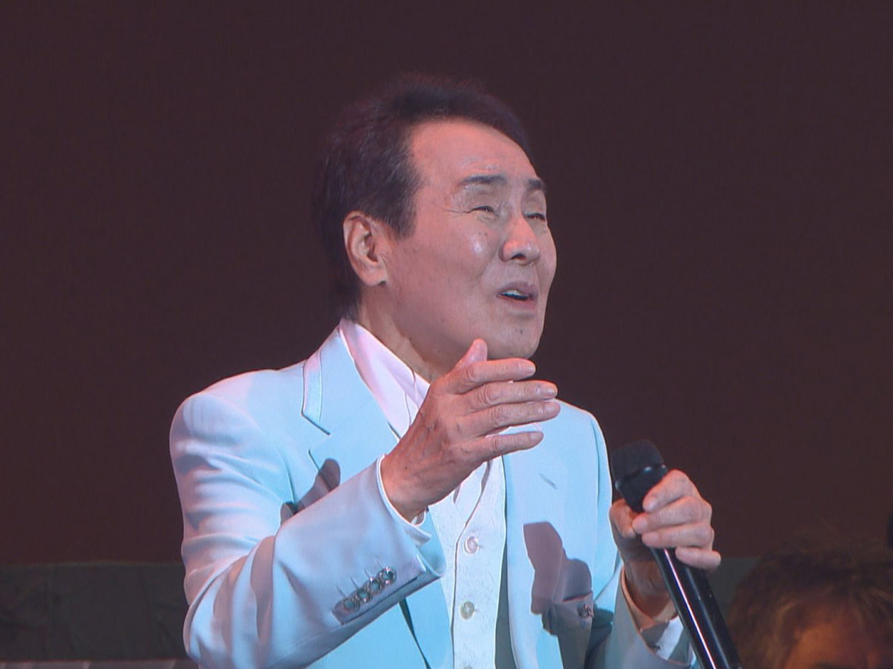 演歌歌手の五木ひろしさんがデビュー６０周年を記念したコンサートを岐阜市で開き、「...