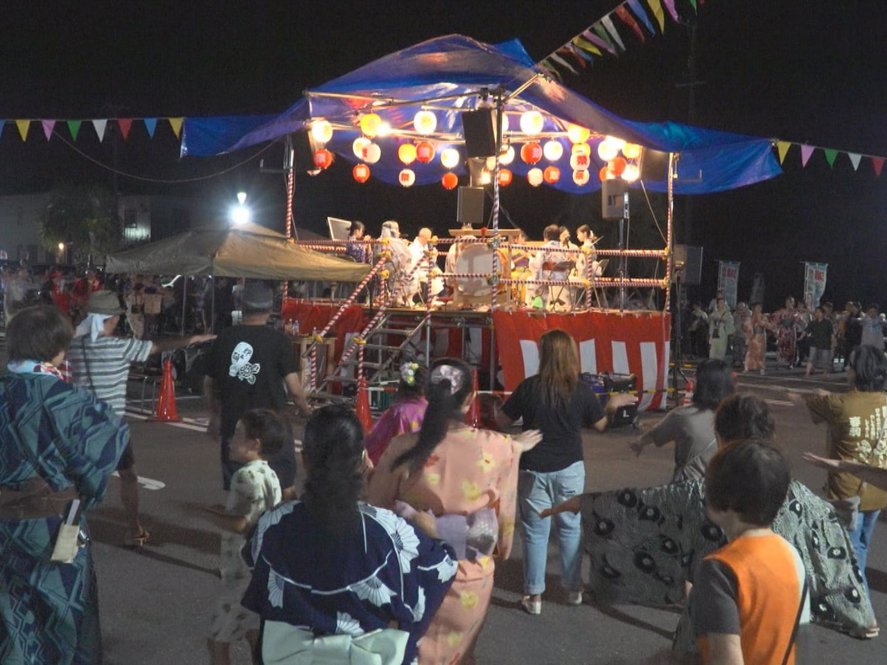 夏の終わりを楽しく締めくくろうと、可児市の温泉リゾート湯の華アイランドで盆踊りな...