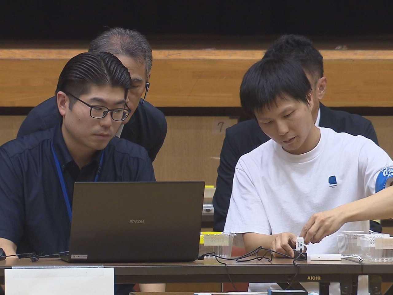 タブレット端末を使った電子投票が４日、美濃加茂市の市議会議員選挙で県内自治体の選...