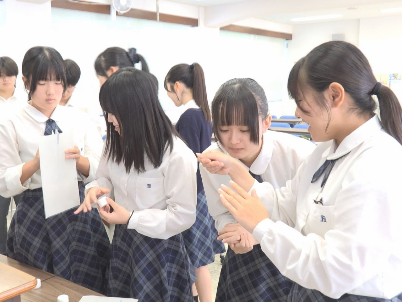 地元の魅力を広く発信しようと、美濃市の高校生が地元企業と連携し、地域の資源を活用...