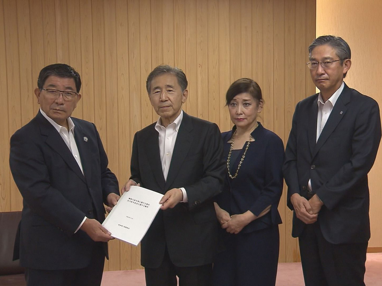 県人事委員会は6日、県職員の月給とボーナスを引き上げるよう古田肇知事に勧告しまし...