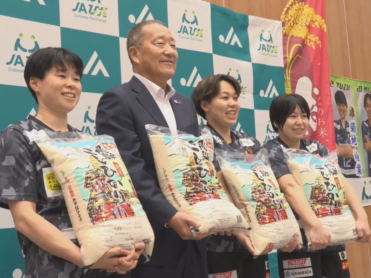 ハンドボール・リーグＨに所属する女子チーム、 飛騨高山ブラックブルズ岐阜の選手に...