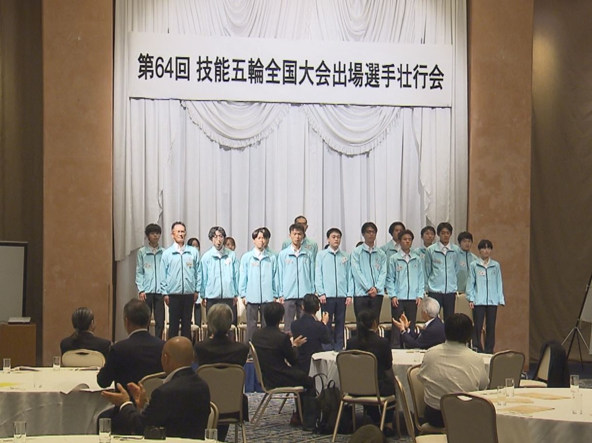 若い技能者が仕事の技能を競う「第６４回技能五輪全国大会」に出場する岐阜県選手の壮...