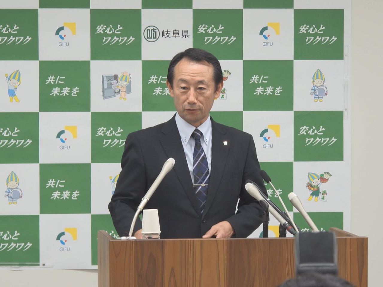 県の江崎 禎英知事は、１３日、ＬＲＴ＝次世代型路面電車を含めた岐阜圏域の交通シス...