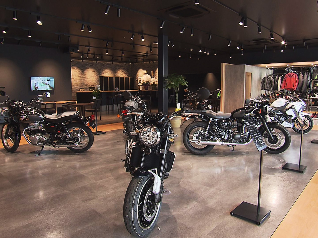 大型を含めたカワサキバイクを扱う専門店「カワサキプラザ岐阜」が14日、岐阜県内で...
