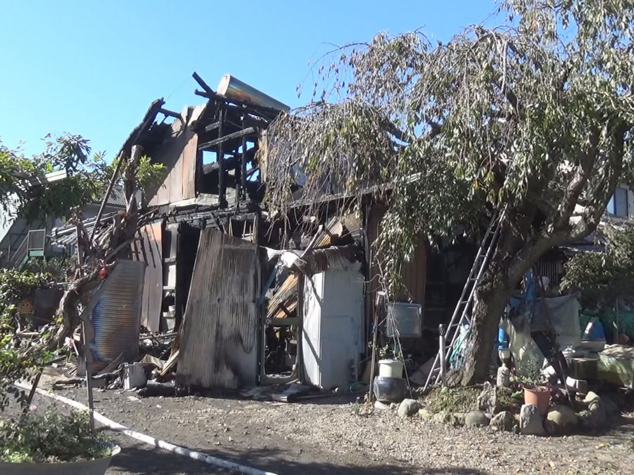 14日未明、岐阜県瑞穂市の住宅で火事があり、焼け跡から性別不明の1人の遺体が見つ...