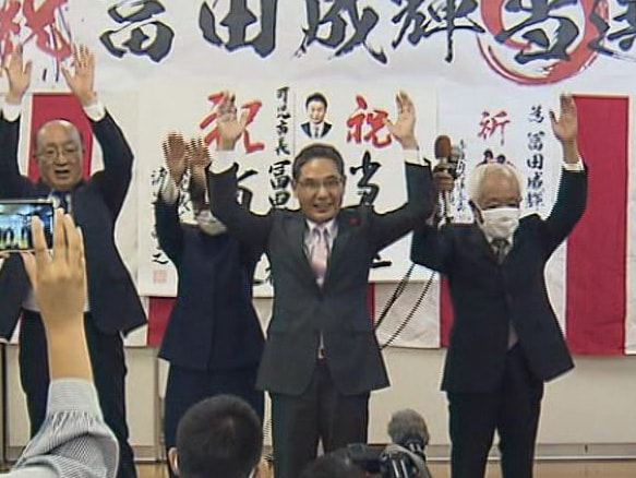 任期満了に伴う岐阜県可児市の市長選挙は16日告示され、無所属で現職の冨田成輝さん...