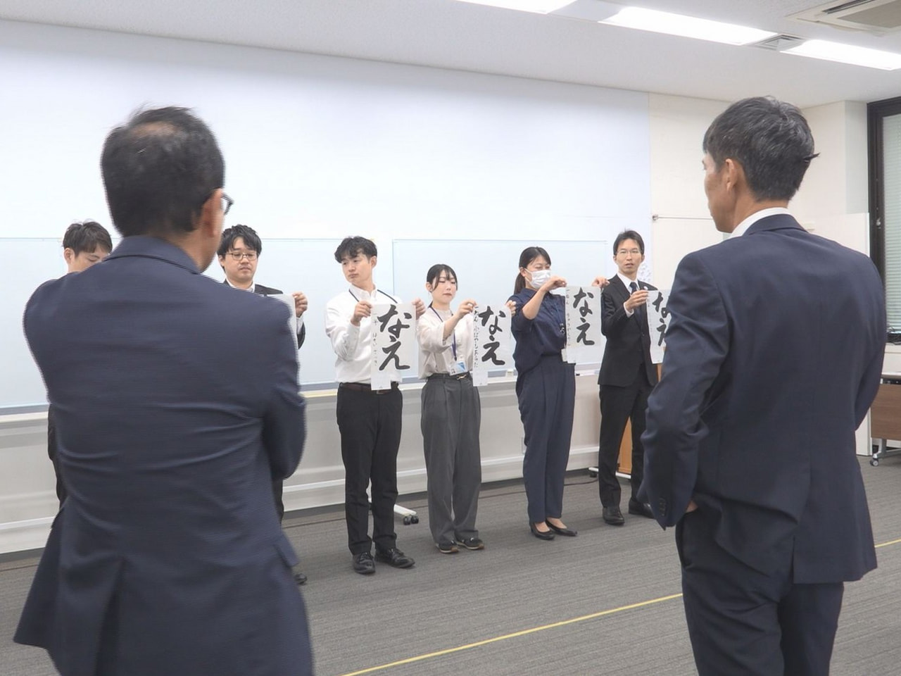 岐阜県内の小中学生を対象にした「書道コンクール」の審査会が岐阜市で開かれ、入賞作...