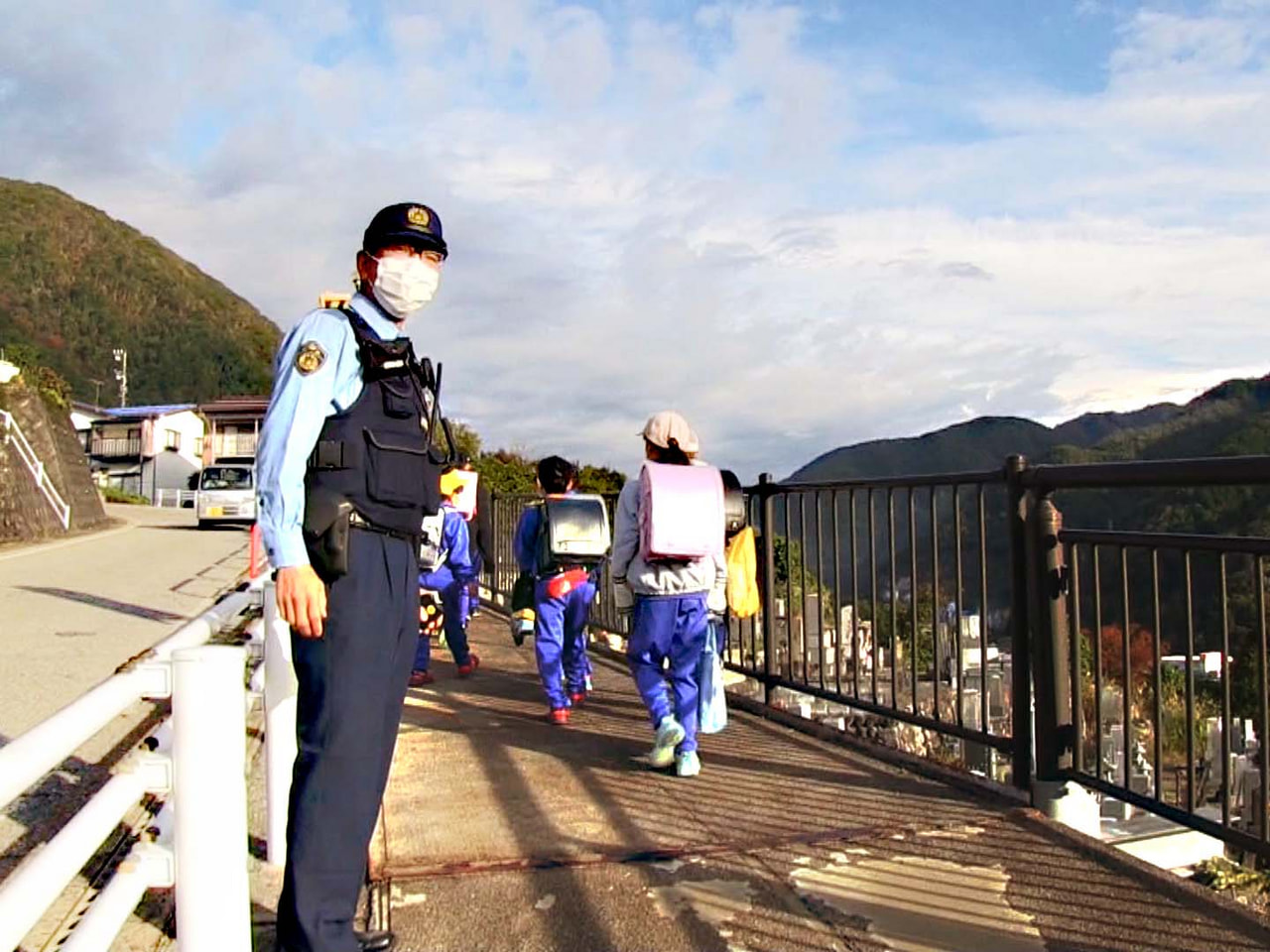 22日、飛騨市神岡町で80代の男性がクマに襲われた事故を受け、23日朝、現場近く...