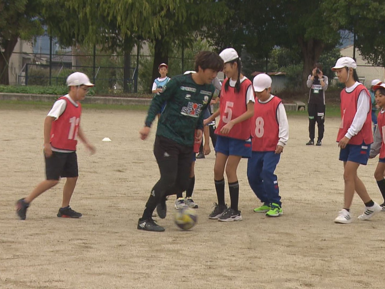 子どもたちに様々な職業への興味を深めてもらおうと元プロサッカー選手でＦＣ岐阜ファ...