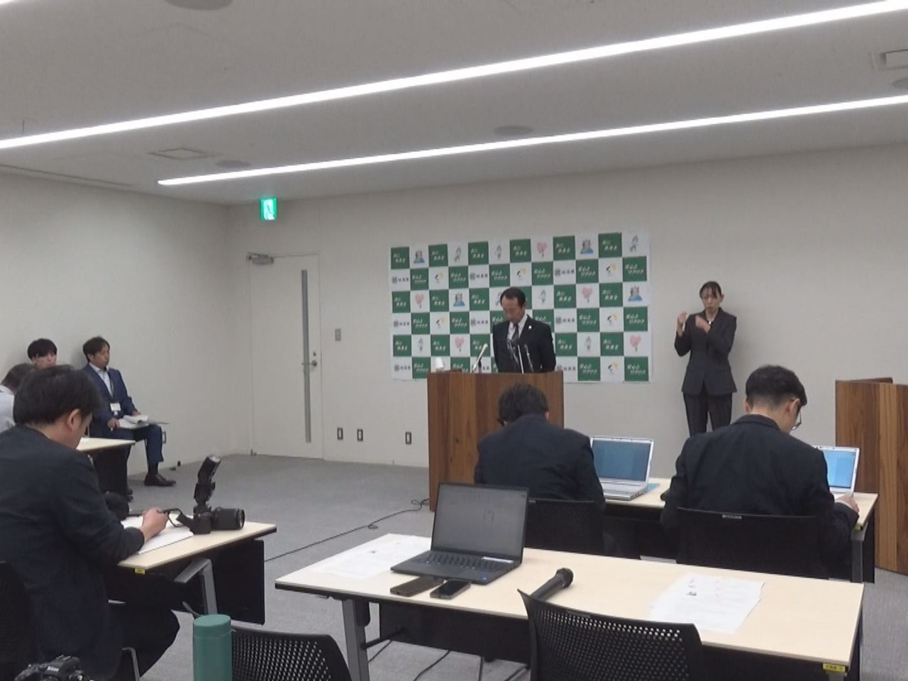 老朽化した食肉処理施設を巡り県は２７日、岐阜市、関市、養老町に求めていた調停案の...