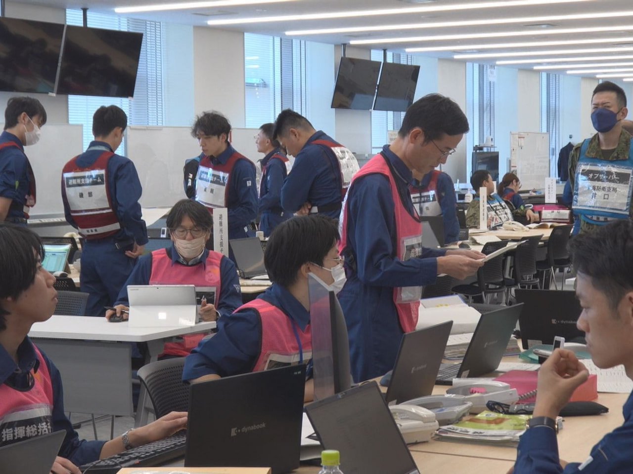 テログループによる立てこもりを想定した県の国民保護訓練が２８日、県庁と県内５市町...