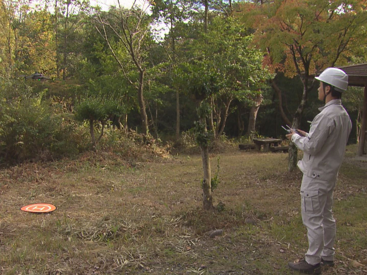 地域のカーボンニュートラル実現を目指す東邦ガスは、ドローンを使った森林計測の様子...