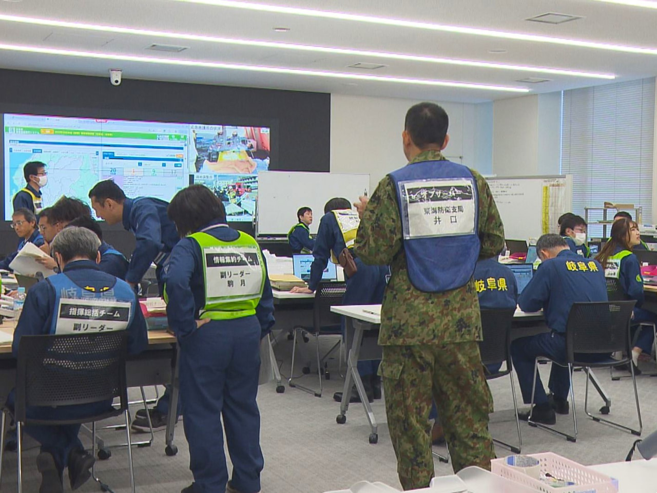 国外からのミサイル攻撃を想定した国民保護訓練が３０日、岐阜県庁と県内５市町村で行...