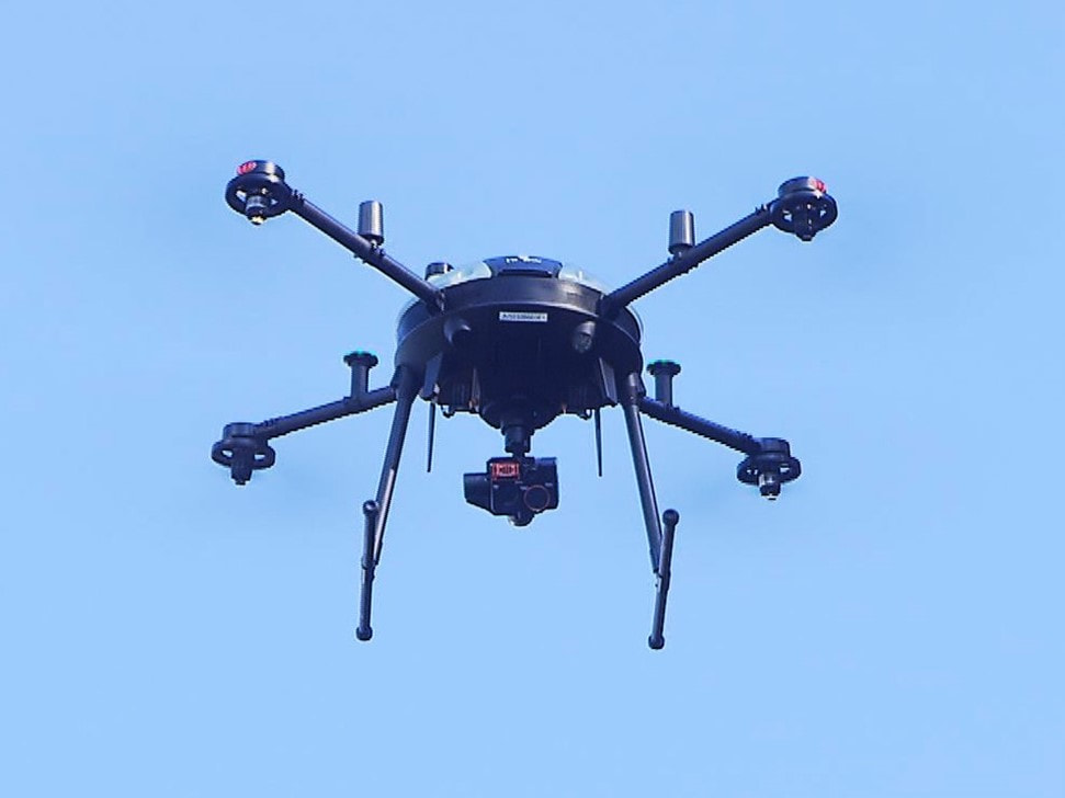 土砂災害を防ぐ施設の点検にドローンを活用することによって、作業の効率化などを図ろ...