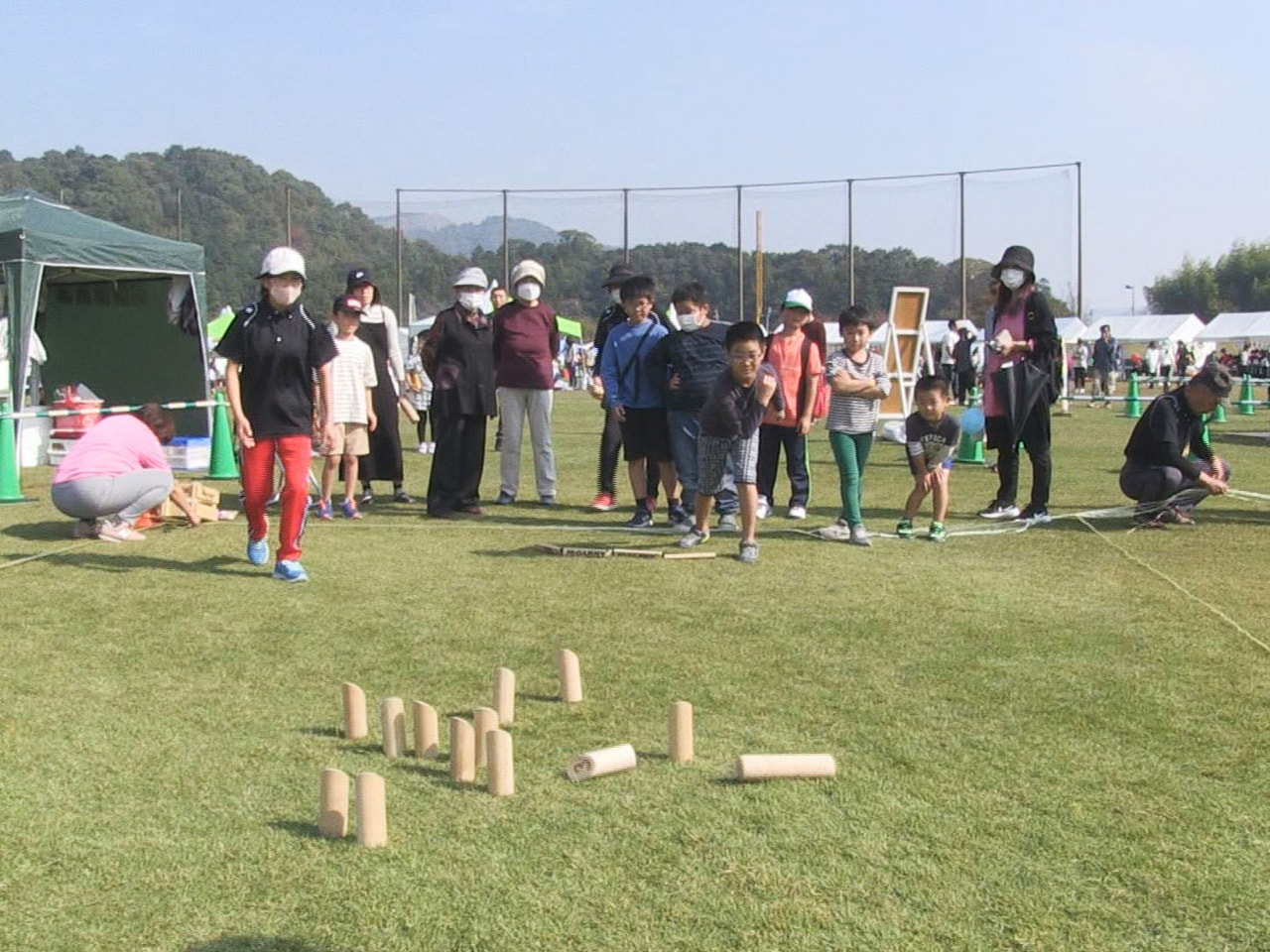 木に親しむイベント「おおのフェスタ&木育フェア」が4日から大野町で始まり、多くの...