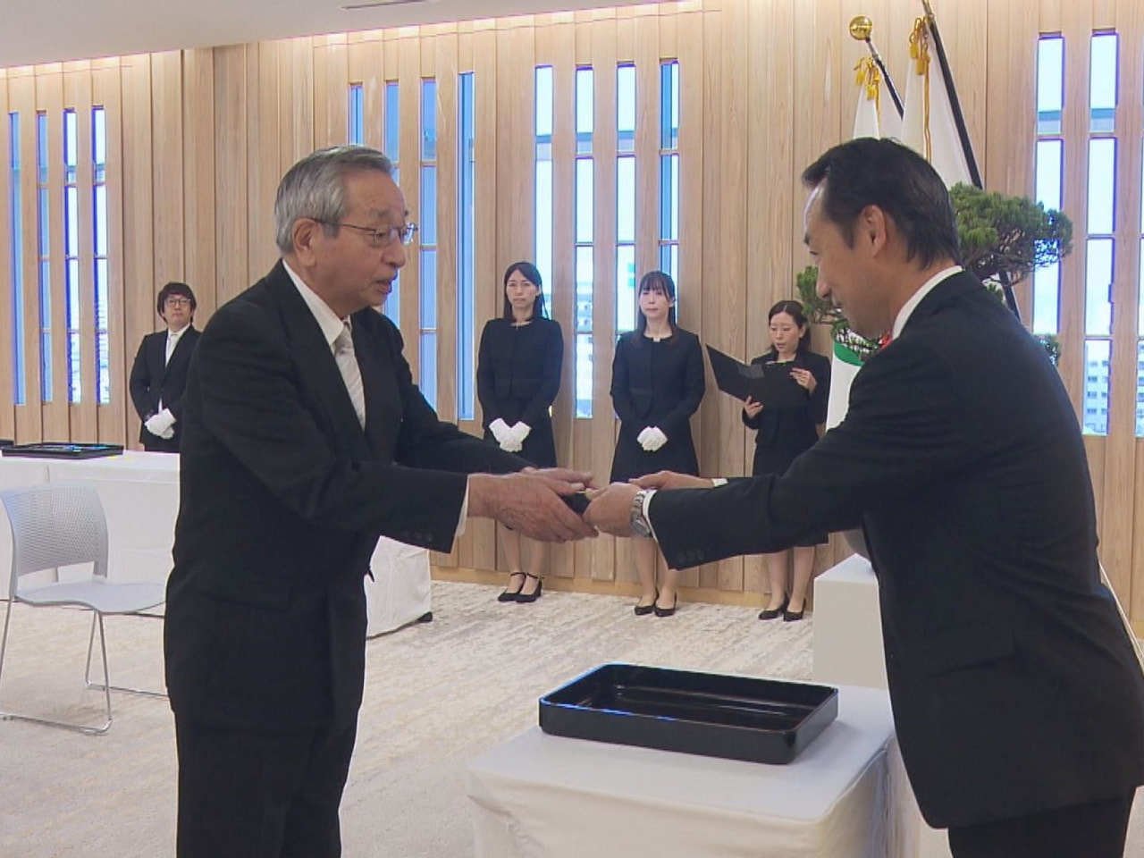 秋の叙勲の伝達式が７日、岐阜県庁で行われ、県内在住の受章者のうち総務省と厚生労働...