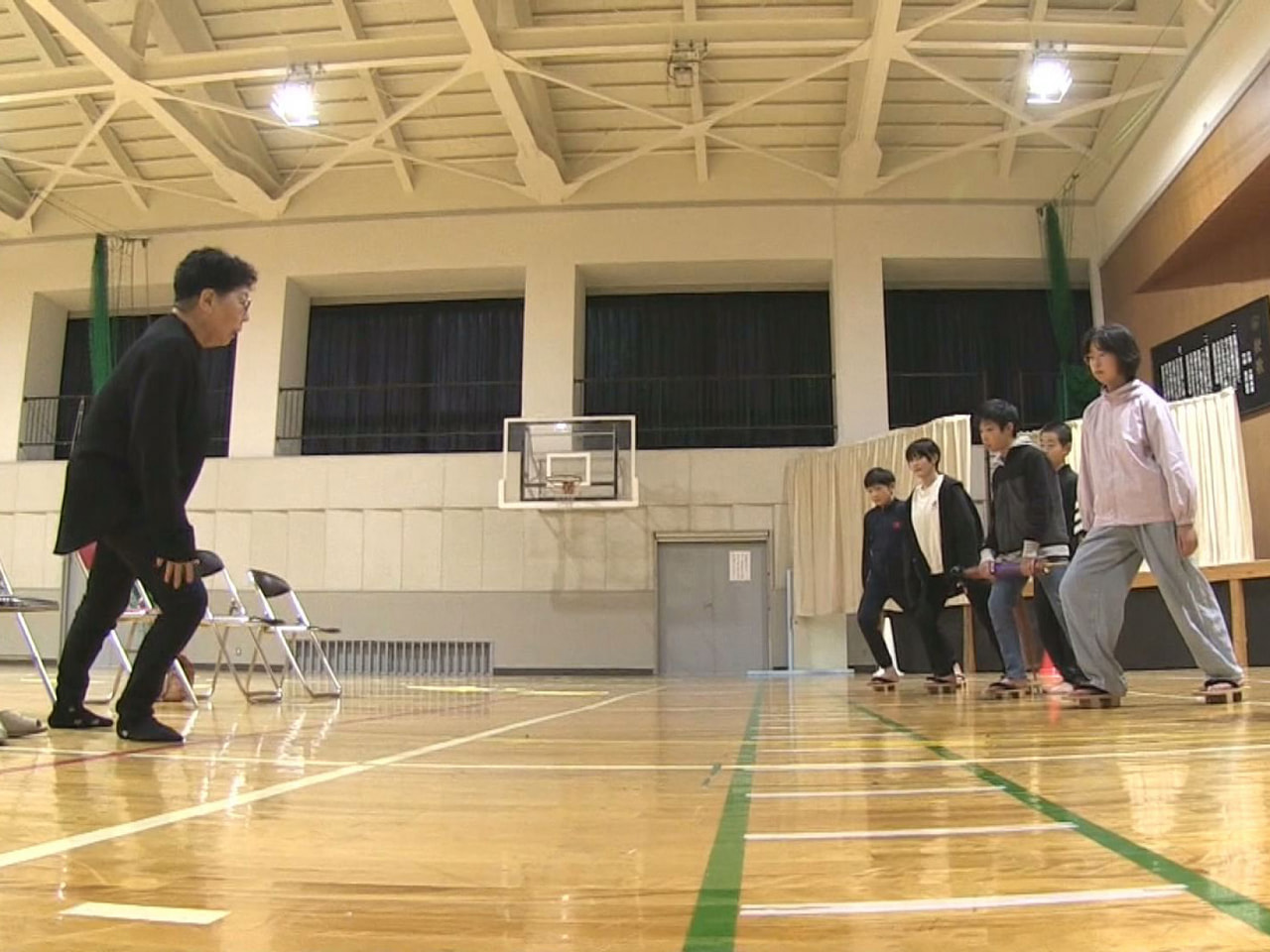 １１月１５日の地歌舞伎の公演を前に飛騨市の小学校で、歌舞伎の専門家による出前教室...