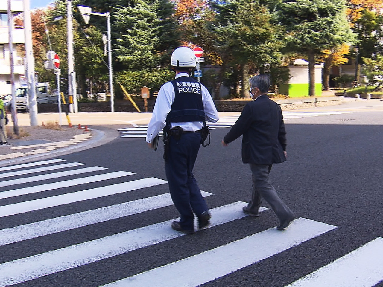 岐阜県内で横断歩道を歩行中の死亡事故が相次いでいることを受け、県警は１１日、県下...