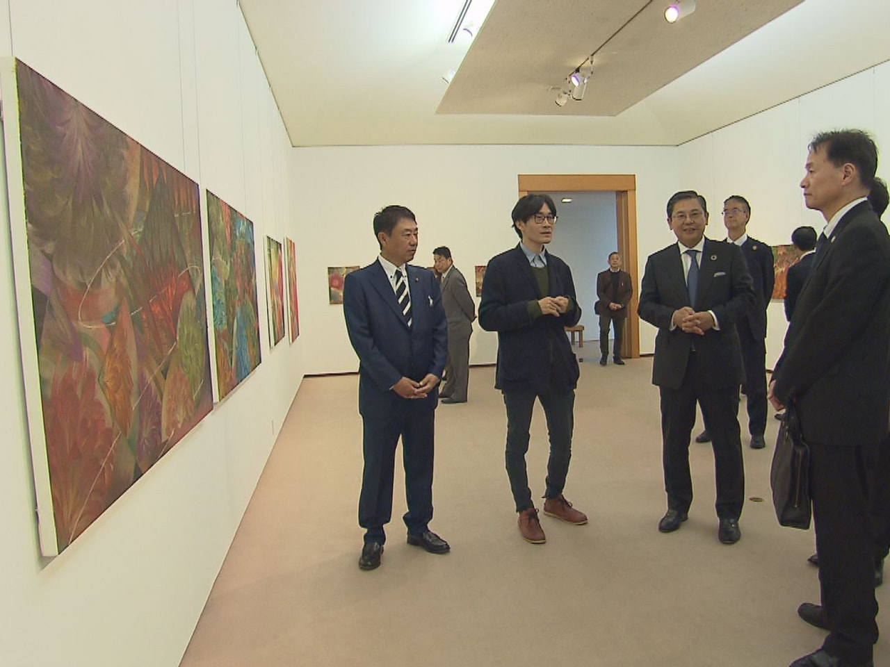 大垣市在住の画家 矢橋頌太郎さんの作品を紹介する企画展が１２日、岐阜市の加藤栄三...