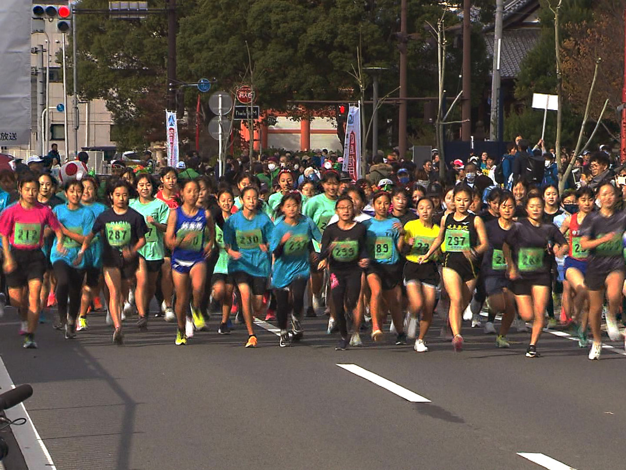 岐阜市の中心街を走り抜ける「ぎふしんウィメンズラン」が19日、岐阜市役所南を発着...