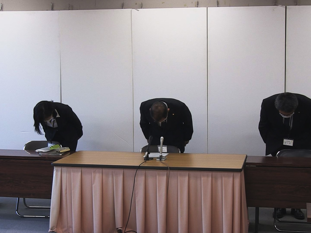 職業訓練指導員の試験で合否判定に誤りがあったとして岐阜県は１９日、３人の合格を取...