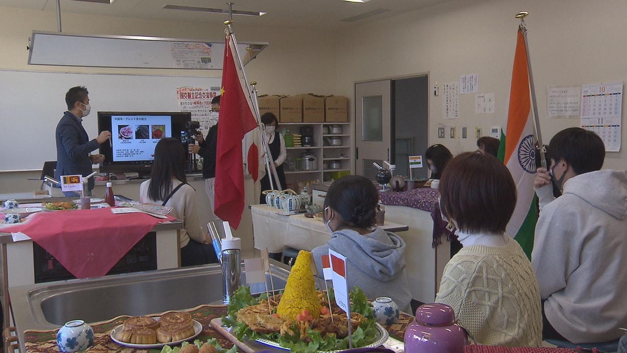 岐阜県内に住む外国籍住民と、各国の料理や菓子を味わいながら交流する催しが19日、...