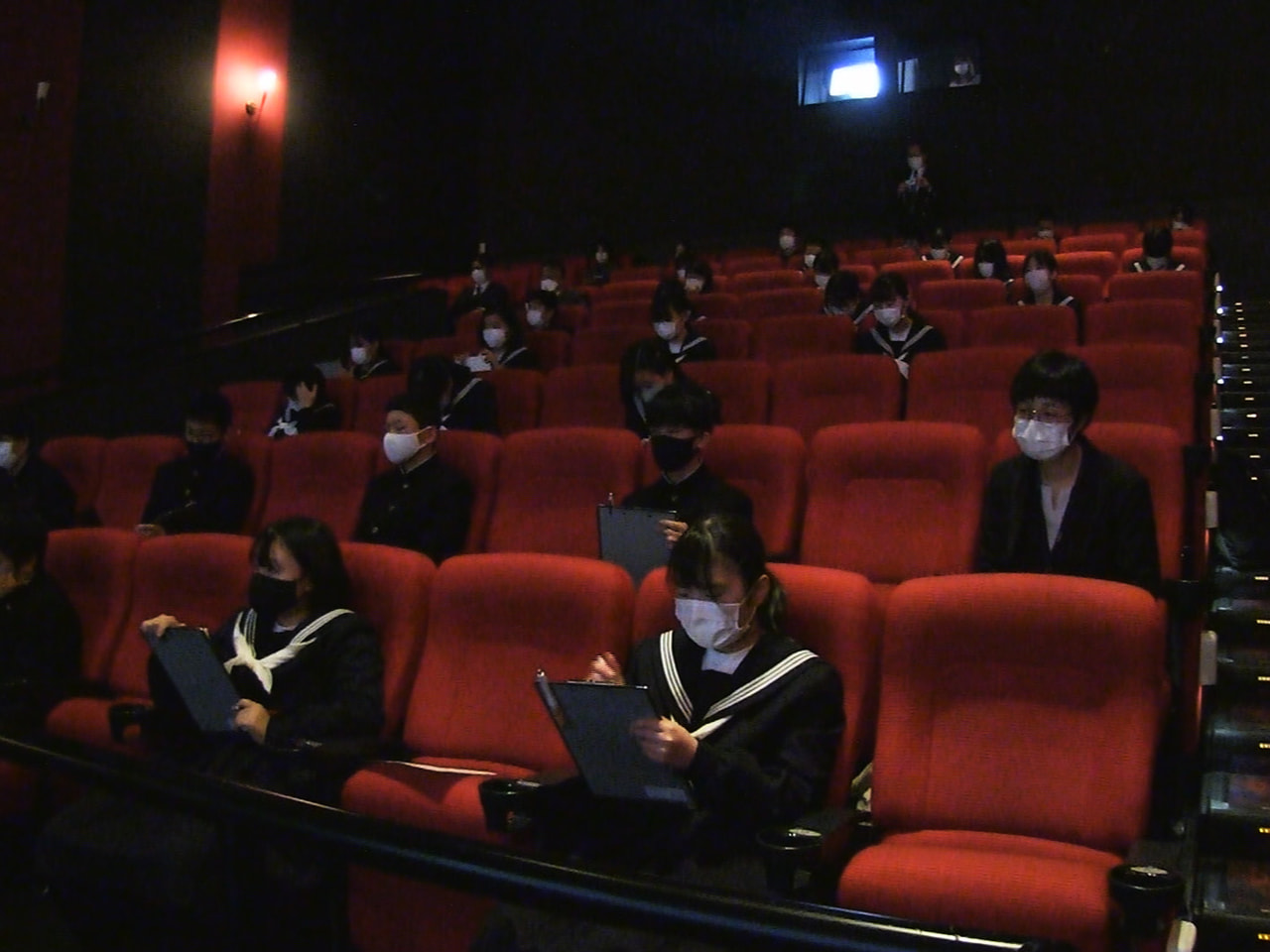 中学生に映画の仕事の魅力を伝え理解を深めてもらおうと関市の映画館で22日、体験学...